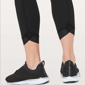 Lulu Find Focus black 7/8 training tight sz 6